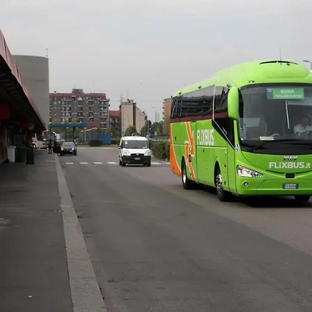 While Underground And Bus Station A/c Apartment